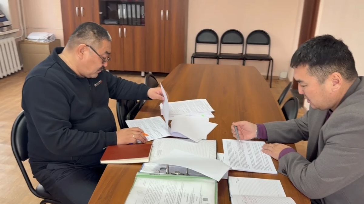 В рамках дней Верховного Хурала в Кызылском кожууне председатель Комитета по безопасности и правопорядку Аяс Санчат провел рабочие встречи по профильному направлению В рамках дней Верховного Хурала в Кызылском кожууне председатель Комитета по безопасности и правопорядку Аяс Санчат провел рабочие встречи по профильному направлению