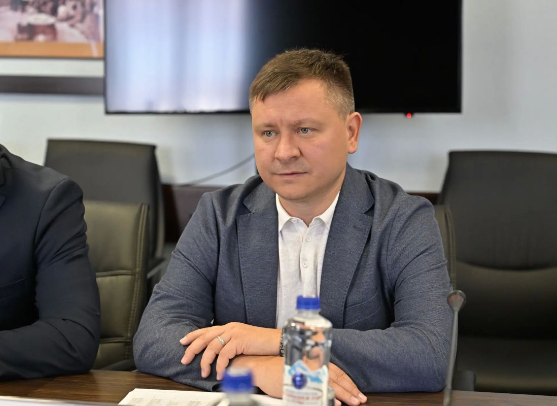 Владислав Ховалыг: Встретился с руководителем компании «Межегейуголь» Александром Лукиных и директором по развитию группы компаний «Промресурс» Владимиром Роккелем Владислав Ховалыг: Встретился с руководителем компании «Межегейуголь» Александром Лукиных и директором по развитию группы компаний «Промресурс» Владимиром Роккелем