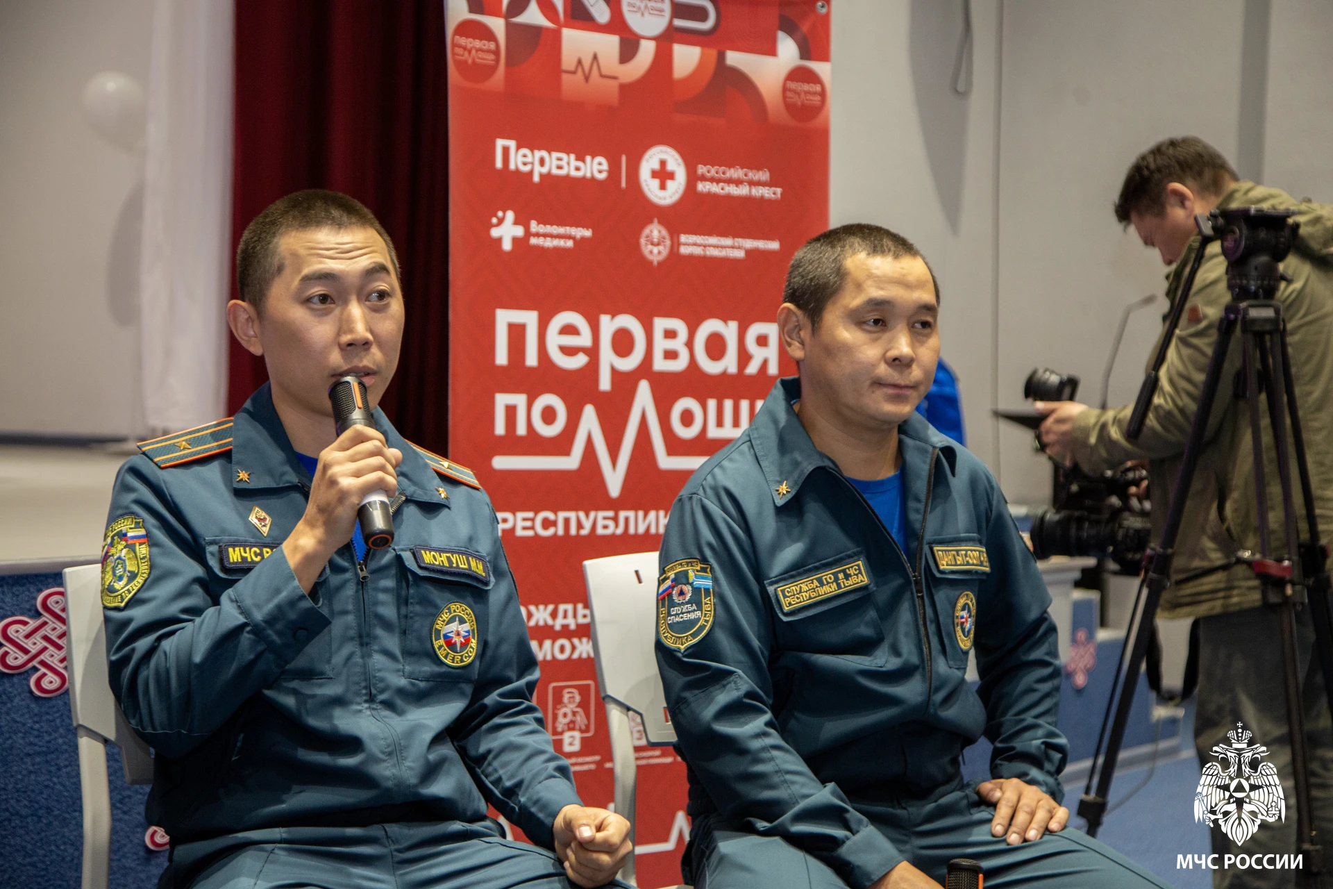 «Диалог на равных»: школьники Тувы примерили на себя роль сотрудника МЧС России