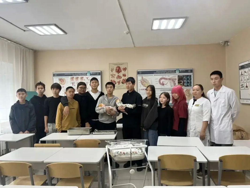 Увлекательные каникулы: школьники Кызыла и Шагонара открыли для себя мир медицины Увлекательные каникулы: школьники Кызыла и Шагонара открыли для себя мир медицины