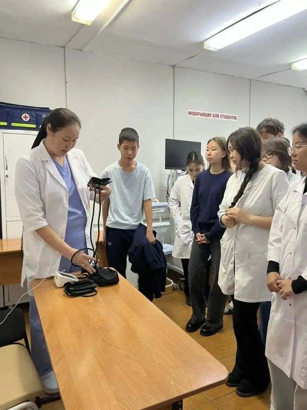 Увлекательные каникулы: школьники Кызыла и Шагонара открыли для себя мир медицины Увлекательные каникулы: школьники Кызыла и Шагонара открыли для себя мир медицины