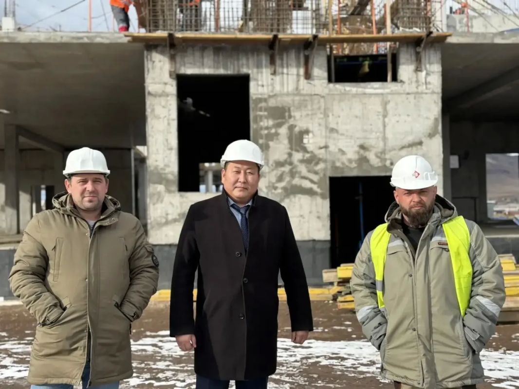 Ход строительства новой школы в Туране: министр образования посетил объект Ход строительства новой школы в Туране: министр образования посетил объект