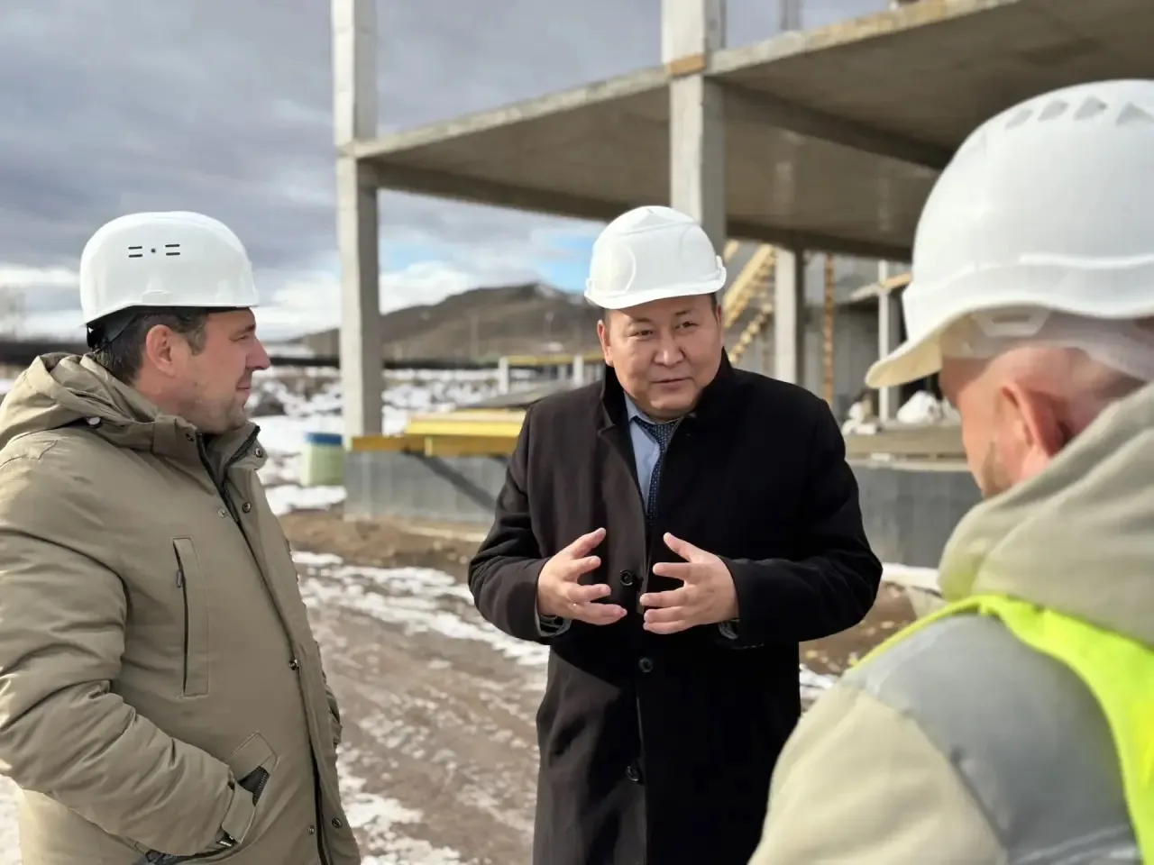Ход строительства новой школы в Туране: министр образования посетил объект
