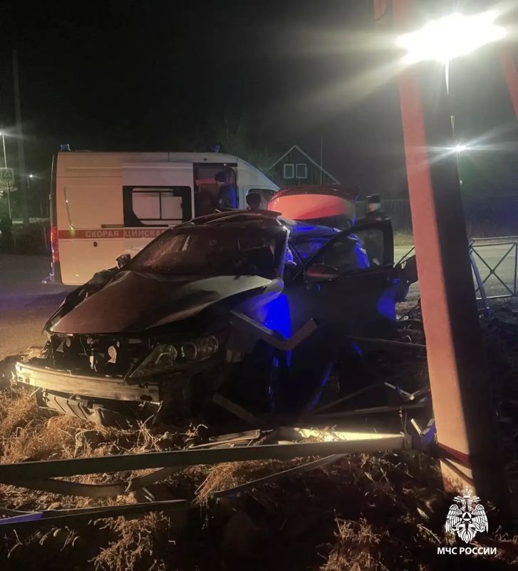 Ночное ДТП в Туве: спасатели МЧС России спасли водителя, наехавшего на опору линии электропередач Ночное ДТП в Туве: спасатели МЧС России спасли водителя, наехавшего на опору линии электропередач