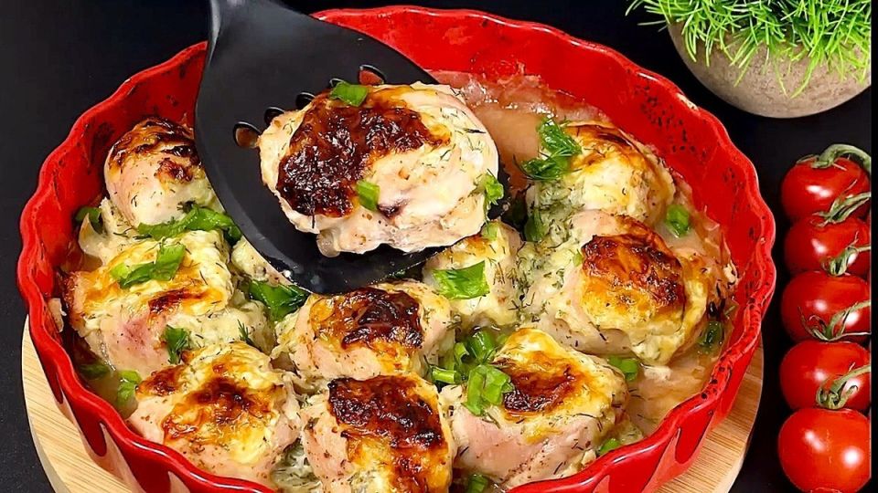 Нежные куриные рулетики с сырно-творожной начинкой