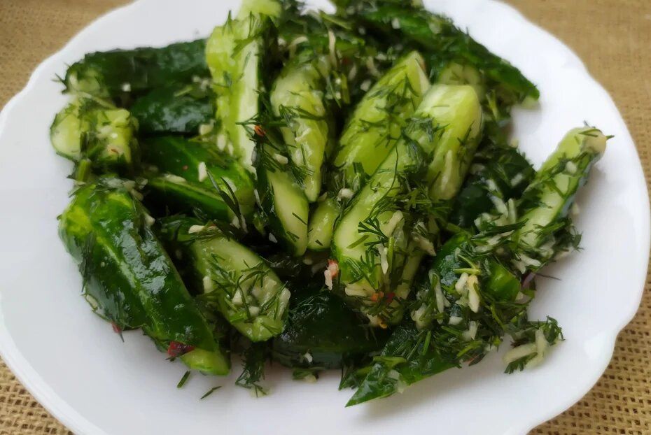 Огурцы в новом свете: быстрая и вкусная закуска, которую оценят все