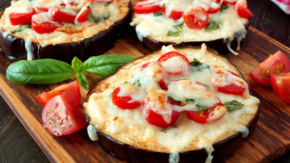 Идеальная летняя закуска: приготовьте сочные овощи в духовке за 15 минут