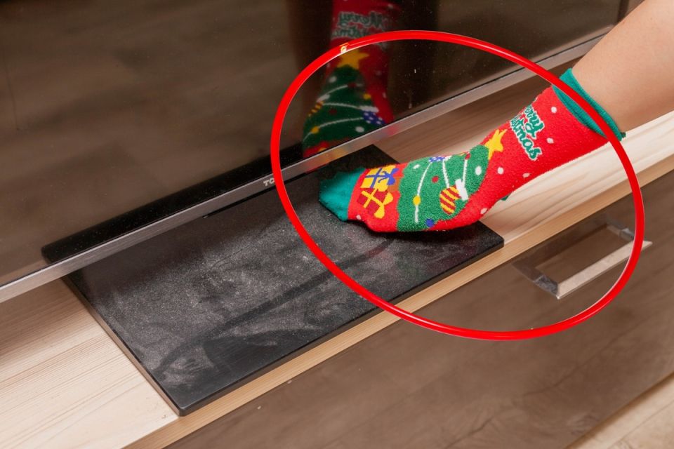 Носок на руке: спокойный путь к чистоте дома