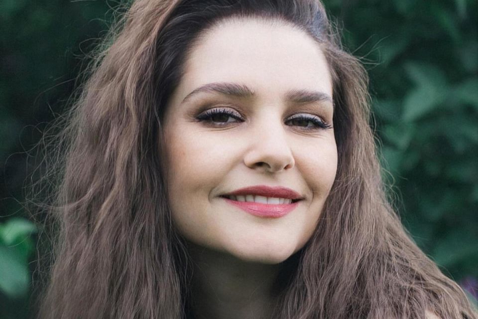 Глафира Тарханова обновляет внешний вид после пятого ребенка